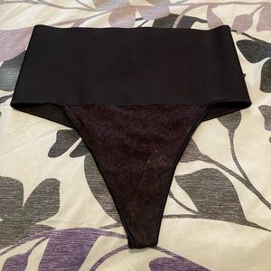 Maidenform NWOT Thong Panties - Tummy Control, Size M